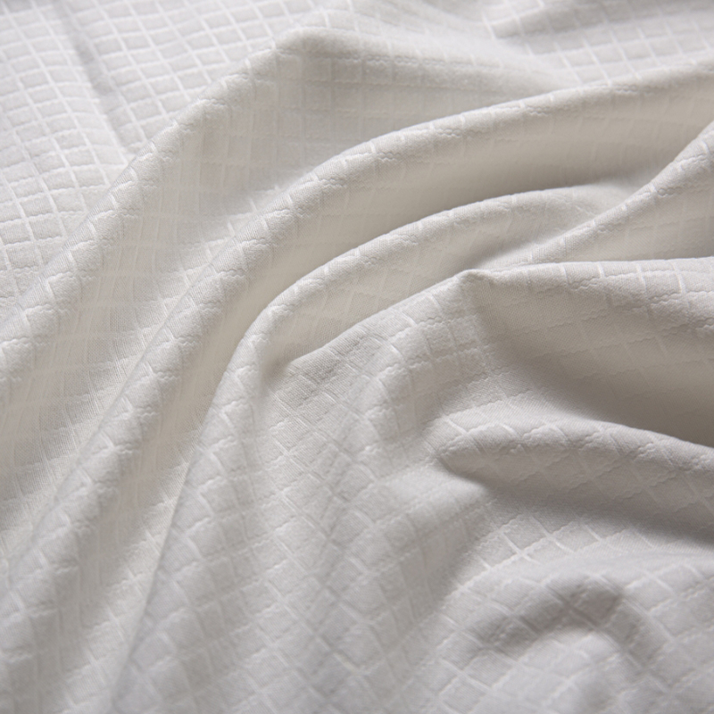 Polyester mikrofiber färgat sänglakan präglad tyg