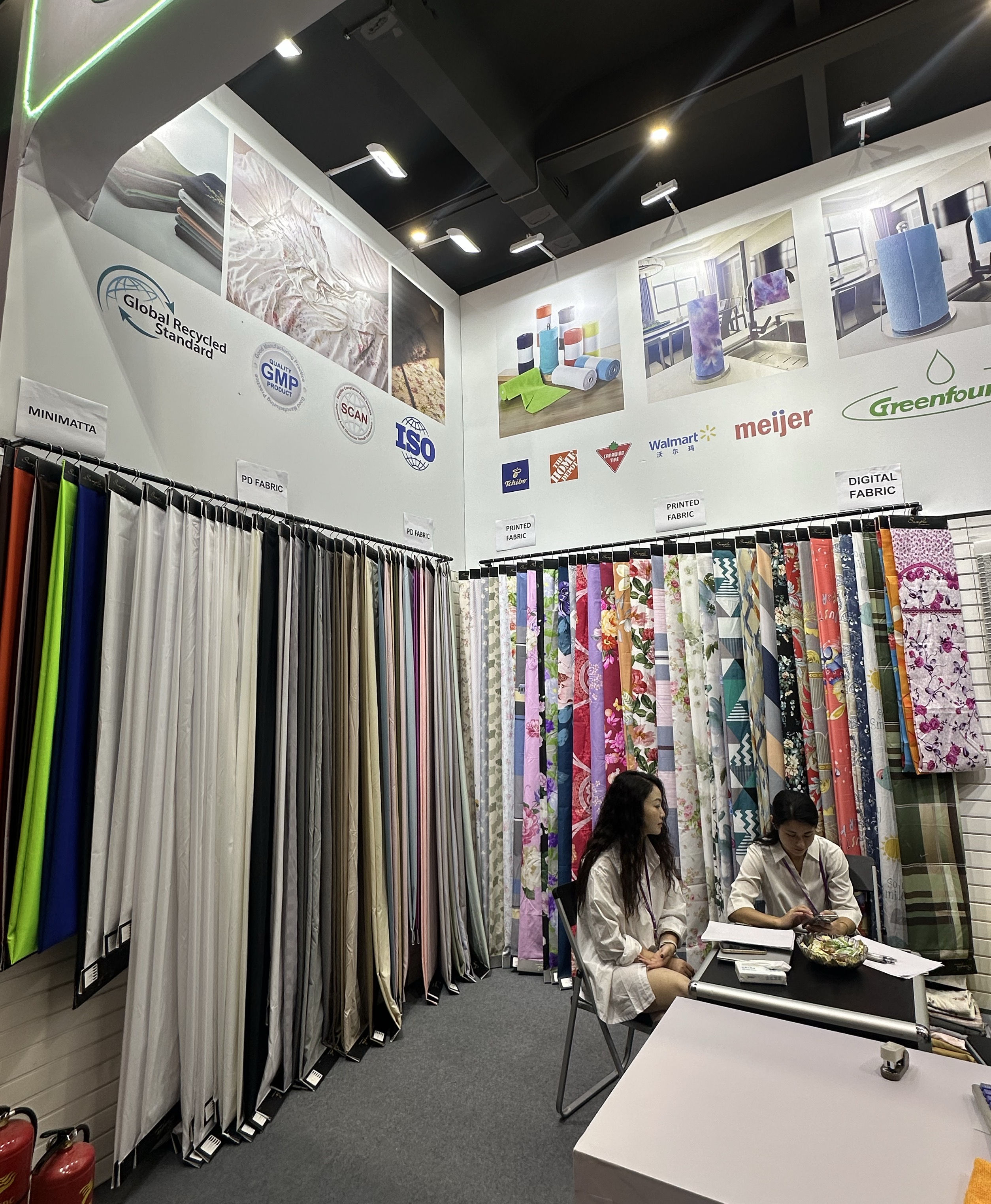 Changxing Dinghao Textile bjuder in dig till Canton Fair